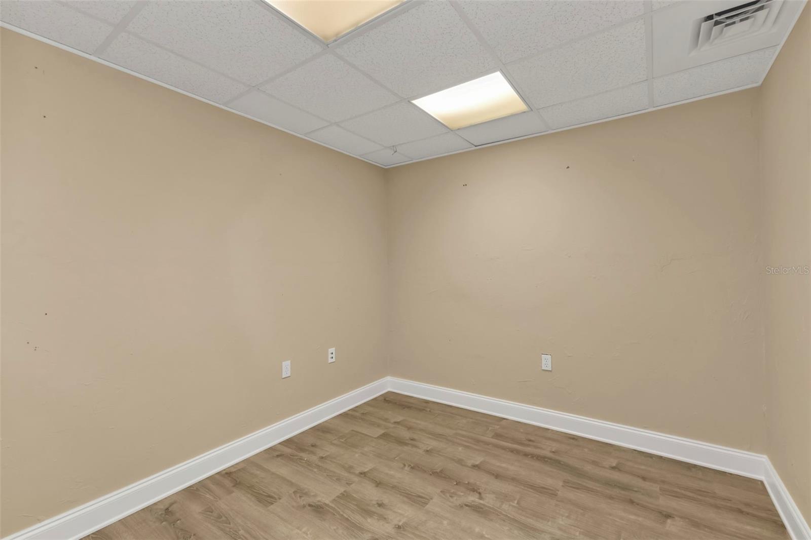 128 W Charlotte Ave Property Photo 10