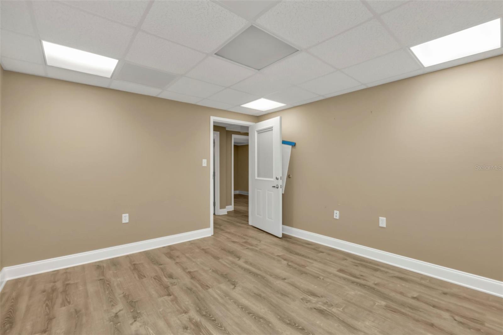 128 W Charlotte Ave Property Photo 17