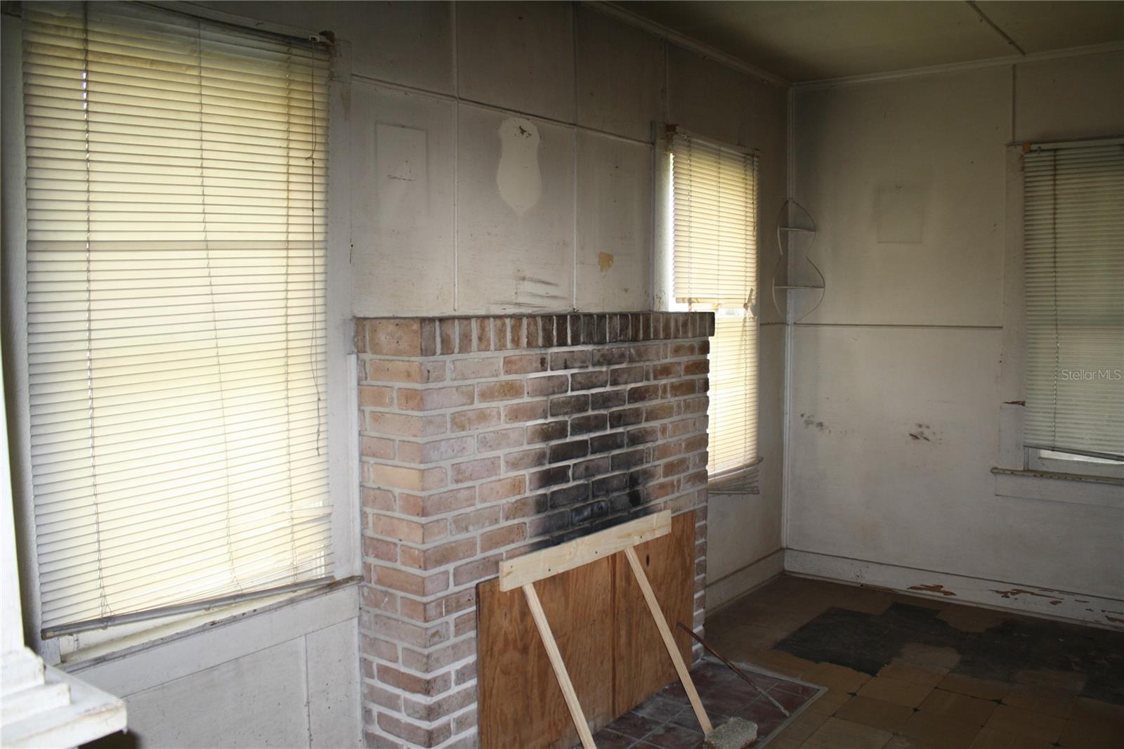 702 W Olympia Ave Property Photo 17
