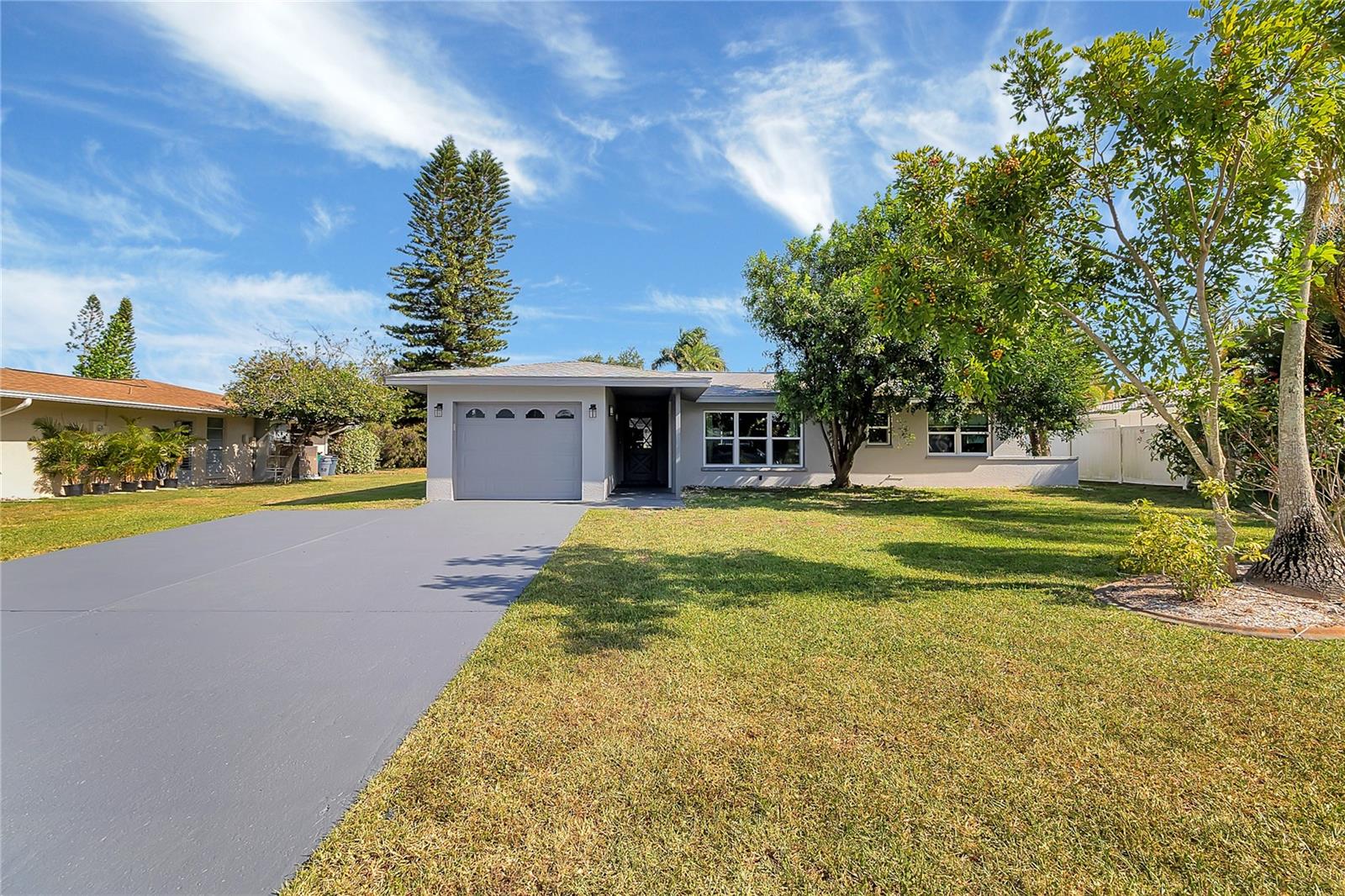 60 GOLFVIEW RD Property Photo 1