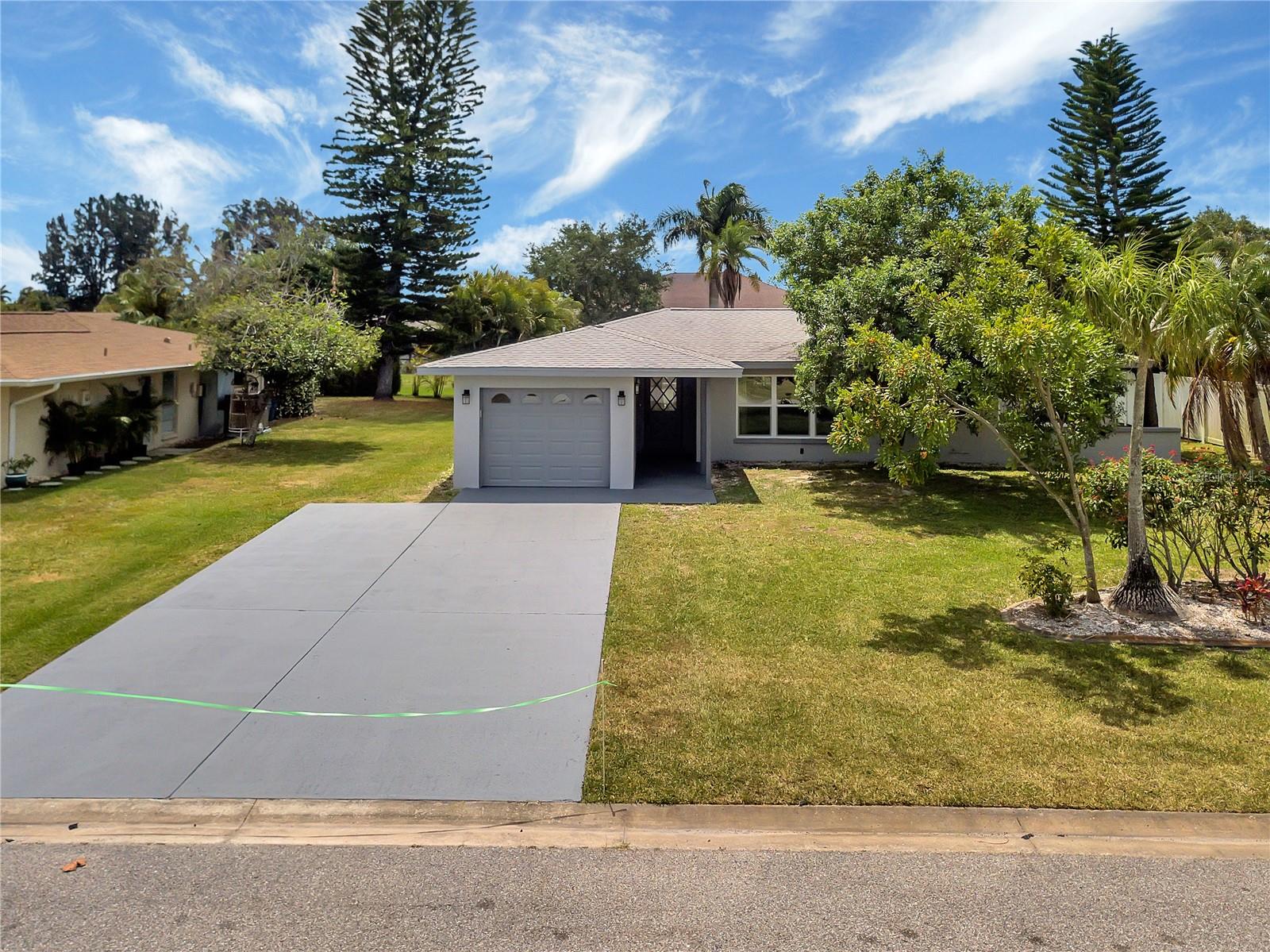 60 Golfview Rd Property Photo 2