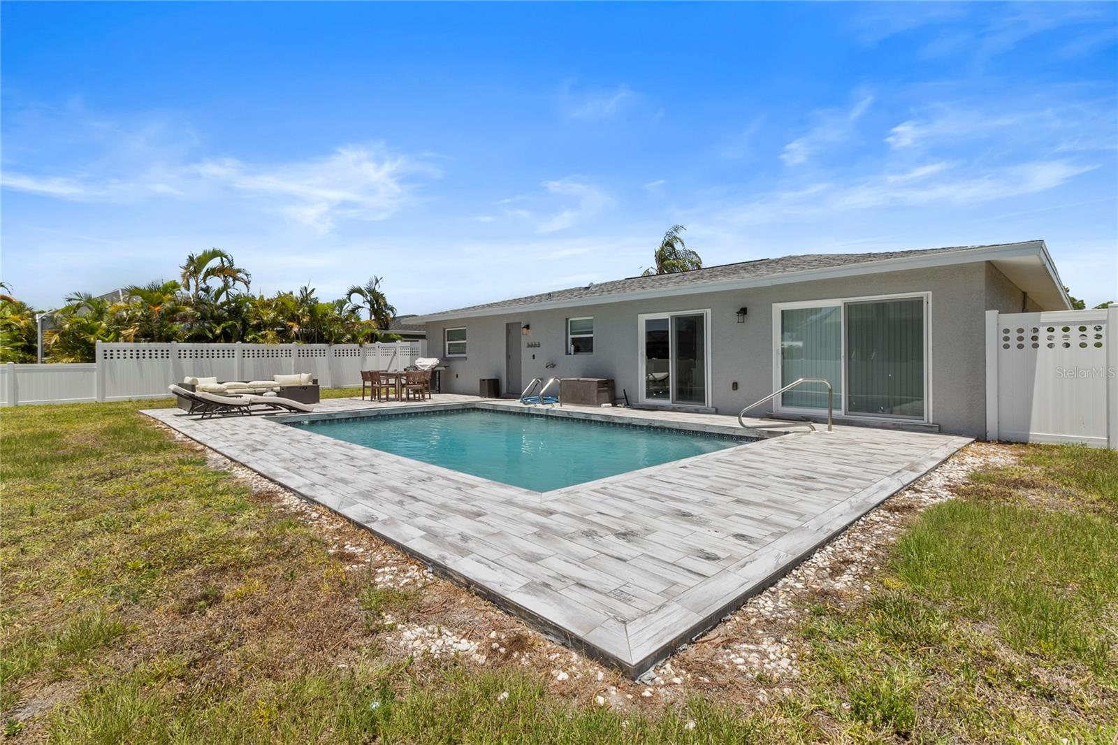 60 Golfview Rd Property Photo 5