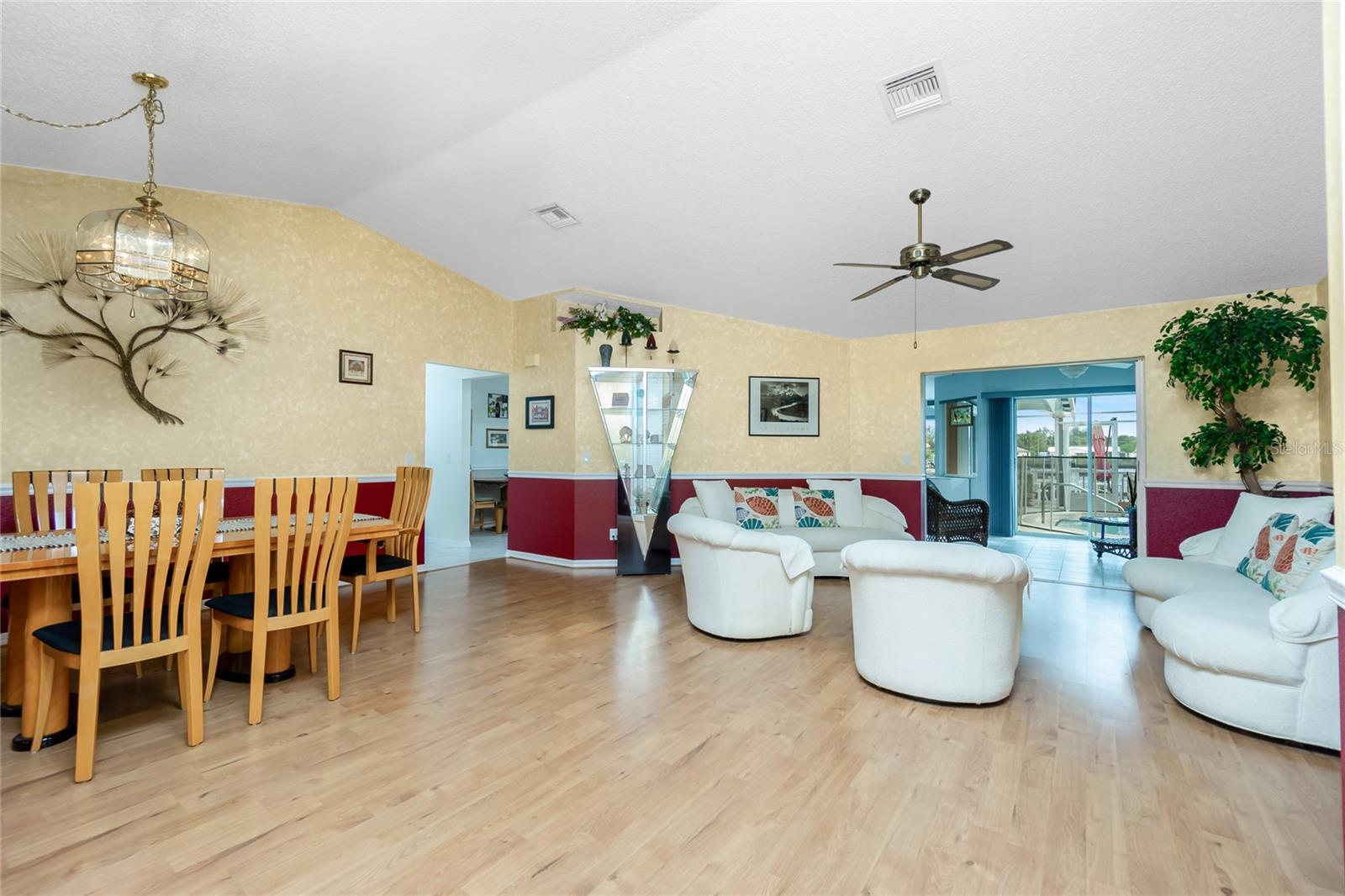 4088 Gingold St Property Photo 5