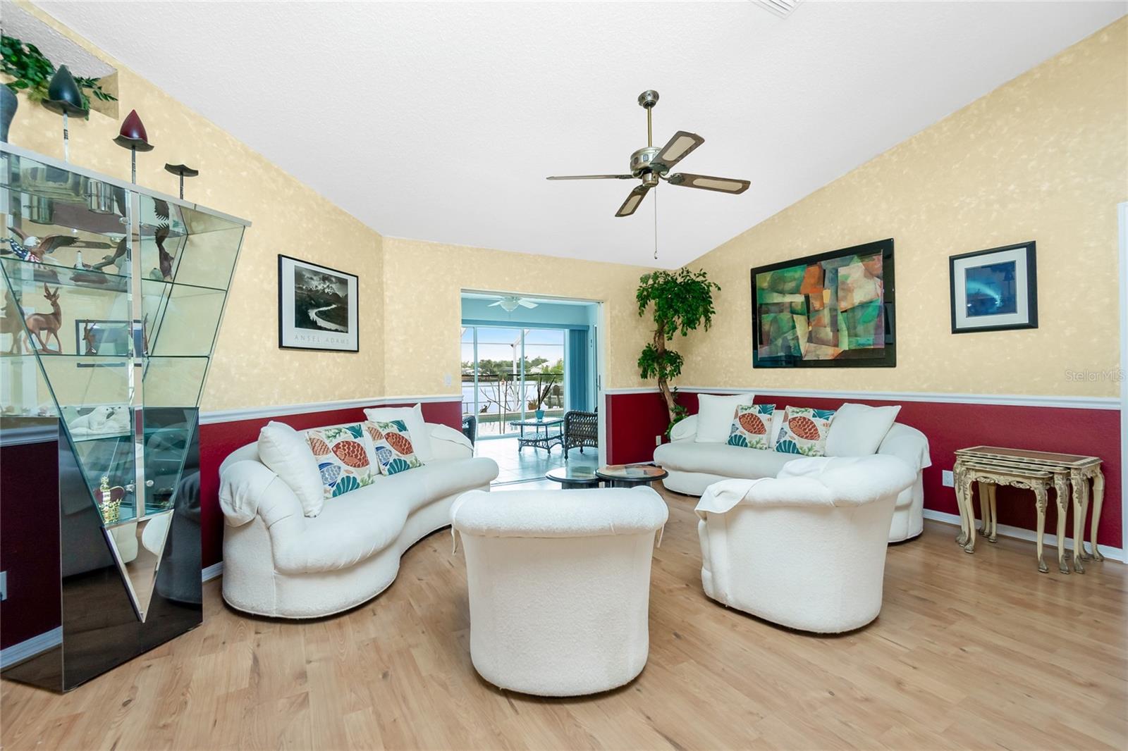 4088 Gingold St Property Photo 6