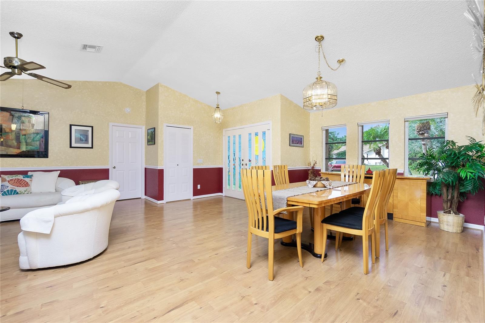 4088 Gingold St Property Photo 10