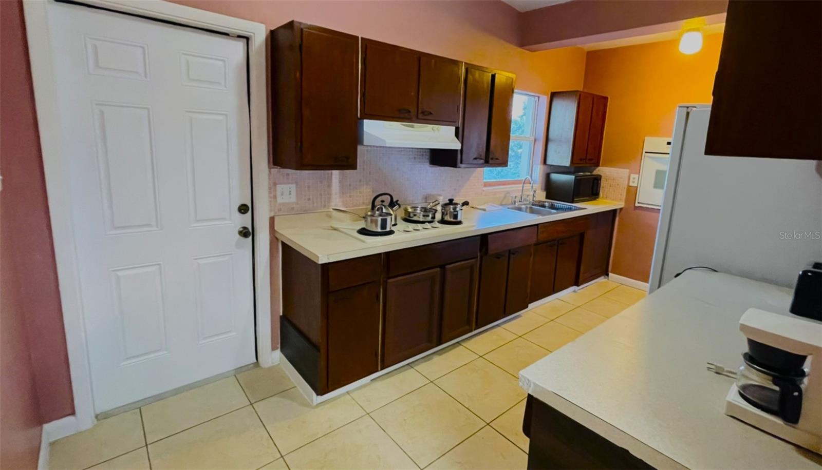 554 Lindley Ter Property Photo 4