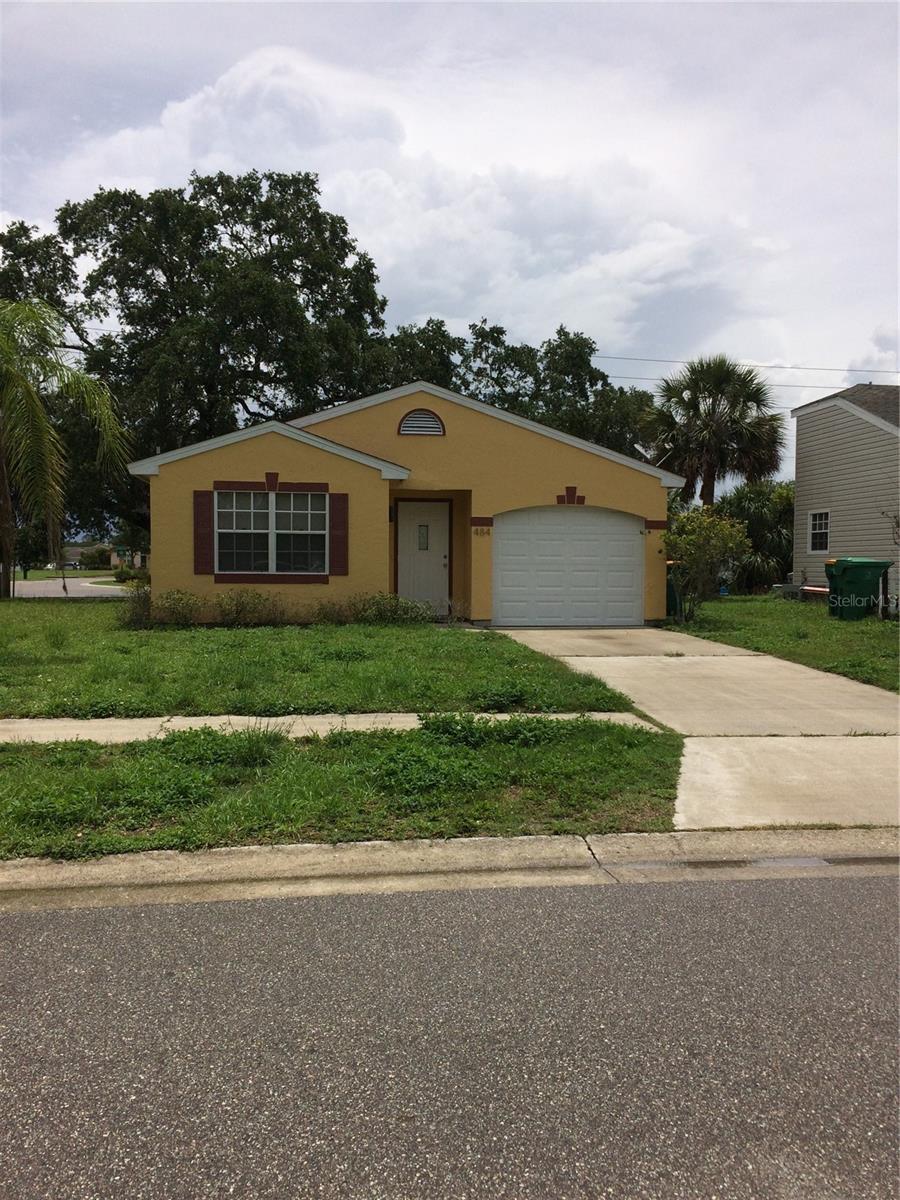 484 Hippel St Property Photo