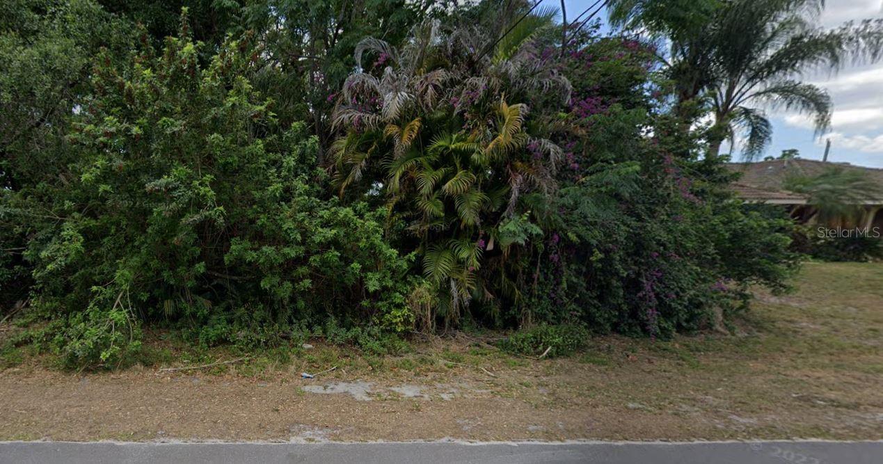 1427 Noble Ter Property Photo 3