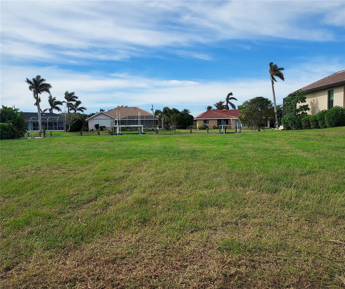 2200 Palm Tree Dr Property Photo 1