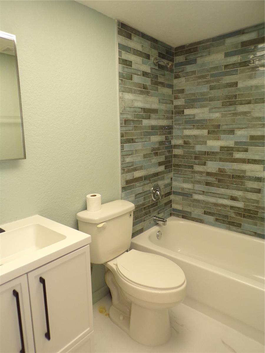 4016 Oakview Dr #j9 Property Photo 16