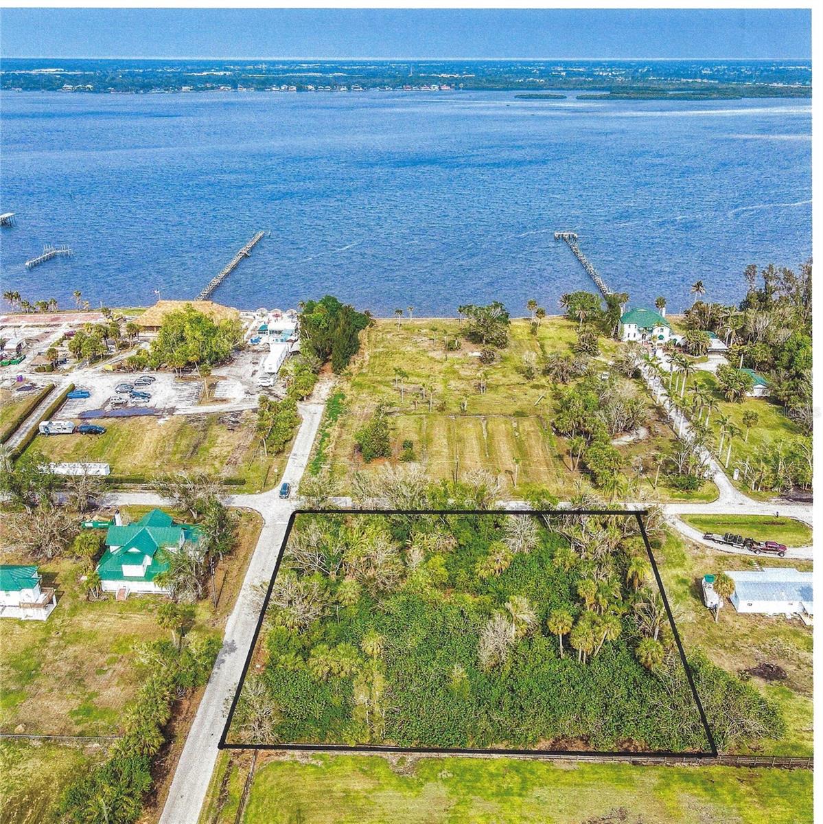 26015 Shore Dr Property Photo 1