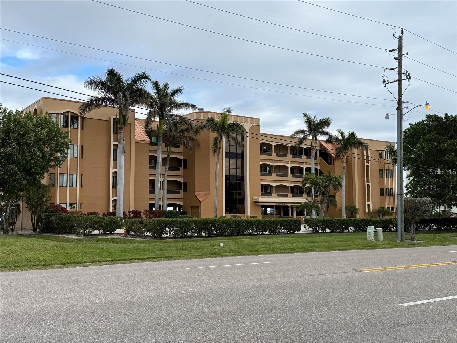 1601 PARK BEACH CIR #125/11 Property Photo 1