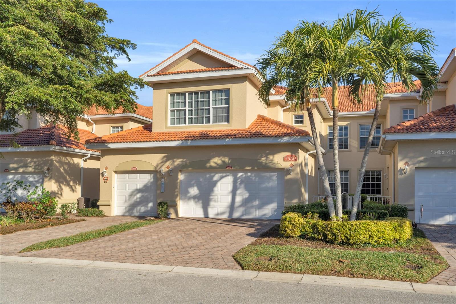 5560 Berkshire Dr #202 Property Photo