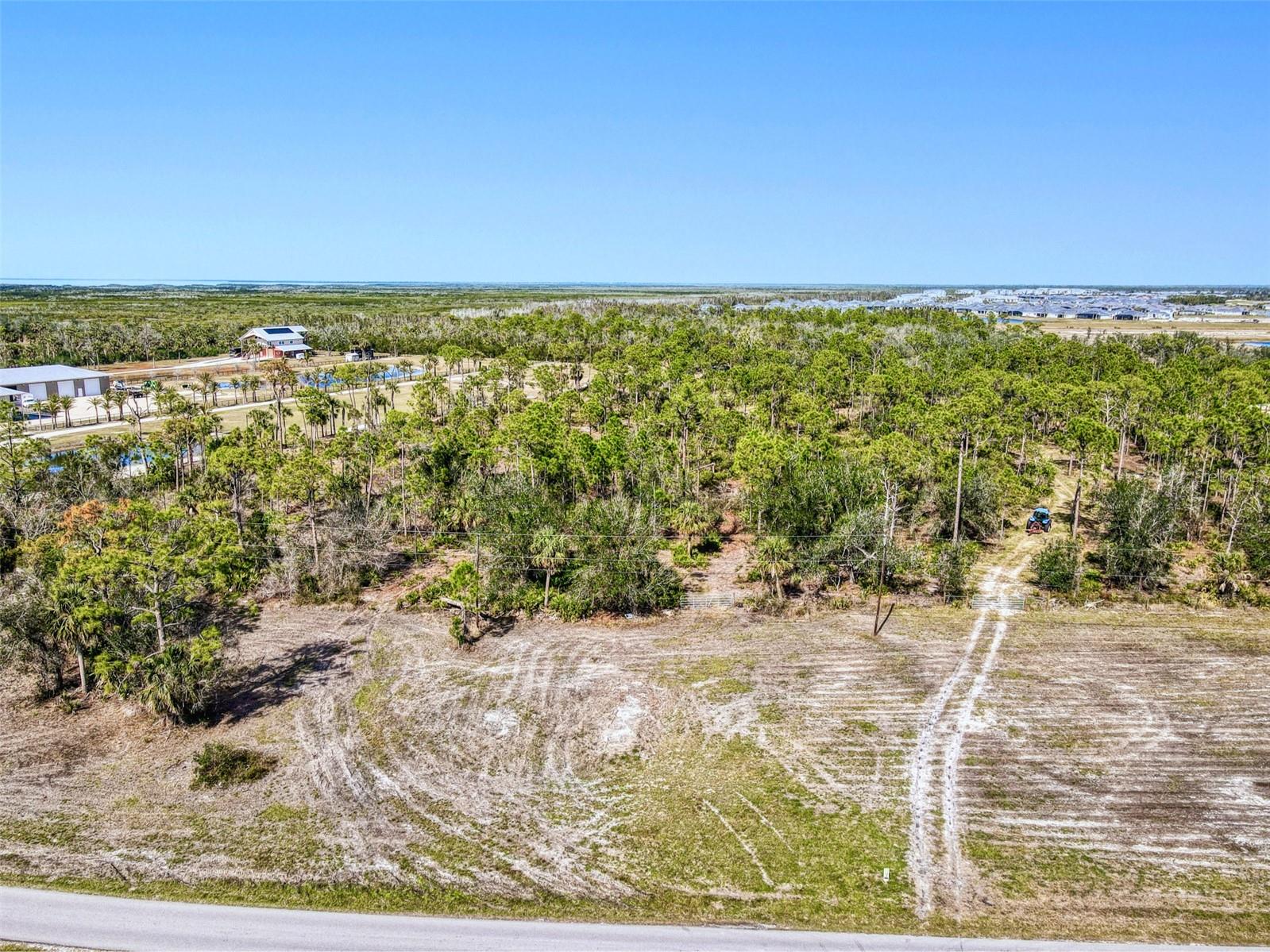 24552 Yacht Club Blvd Property Photo 3