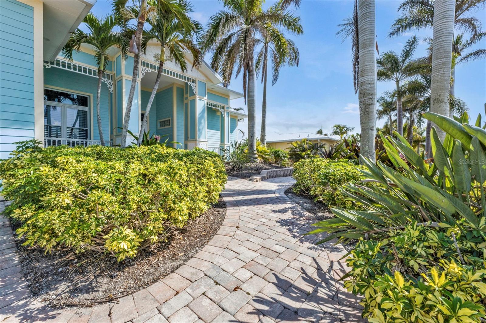 960 Messina Dr Property Photo 8