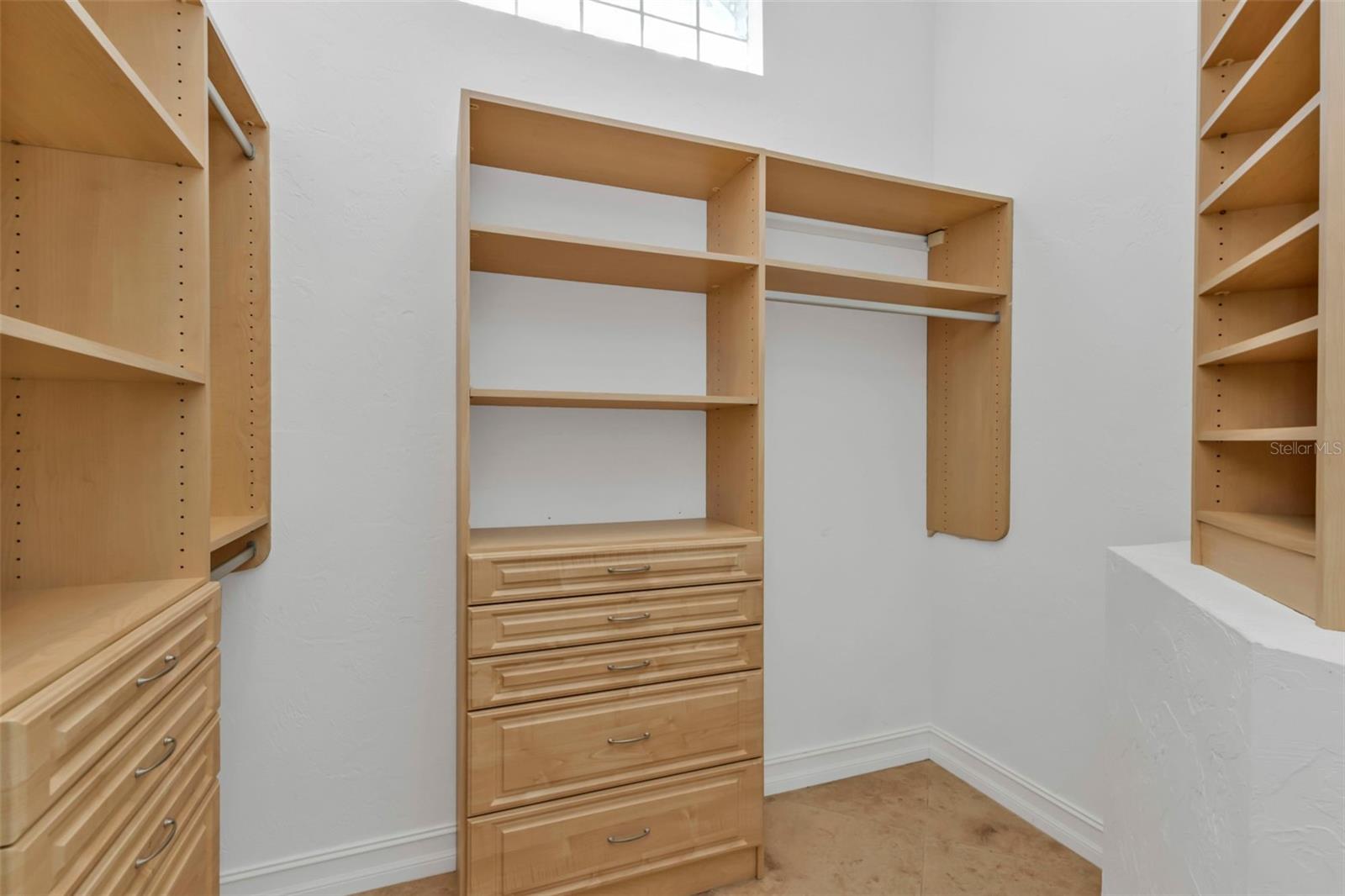 960 Messina Dr Property Photo 40