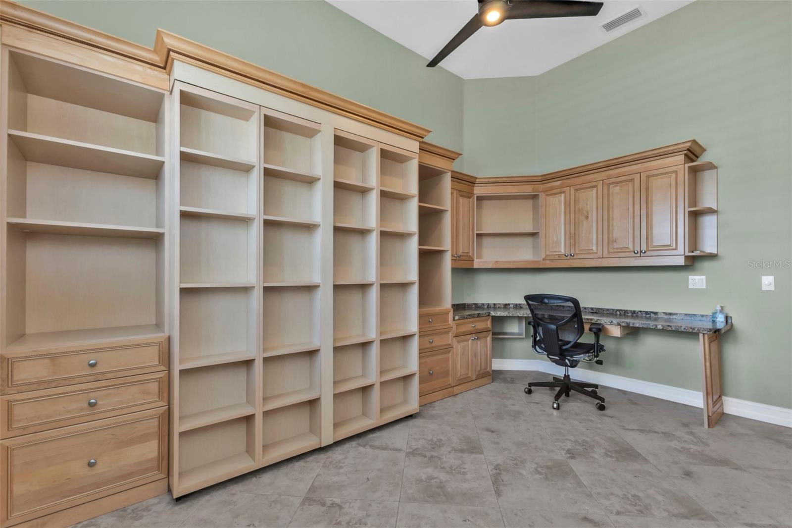 960 Messina Dr Property Photo 46