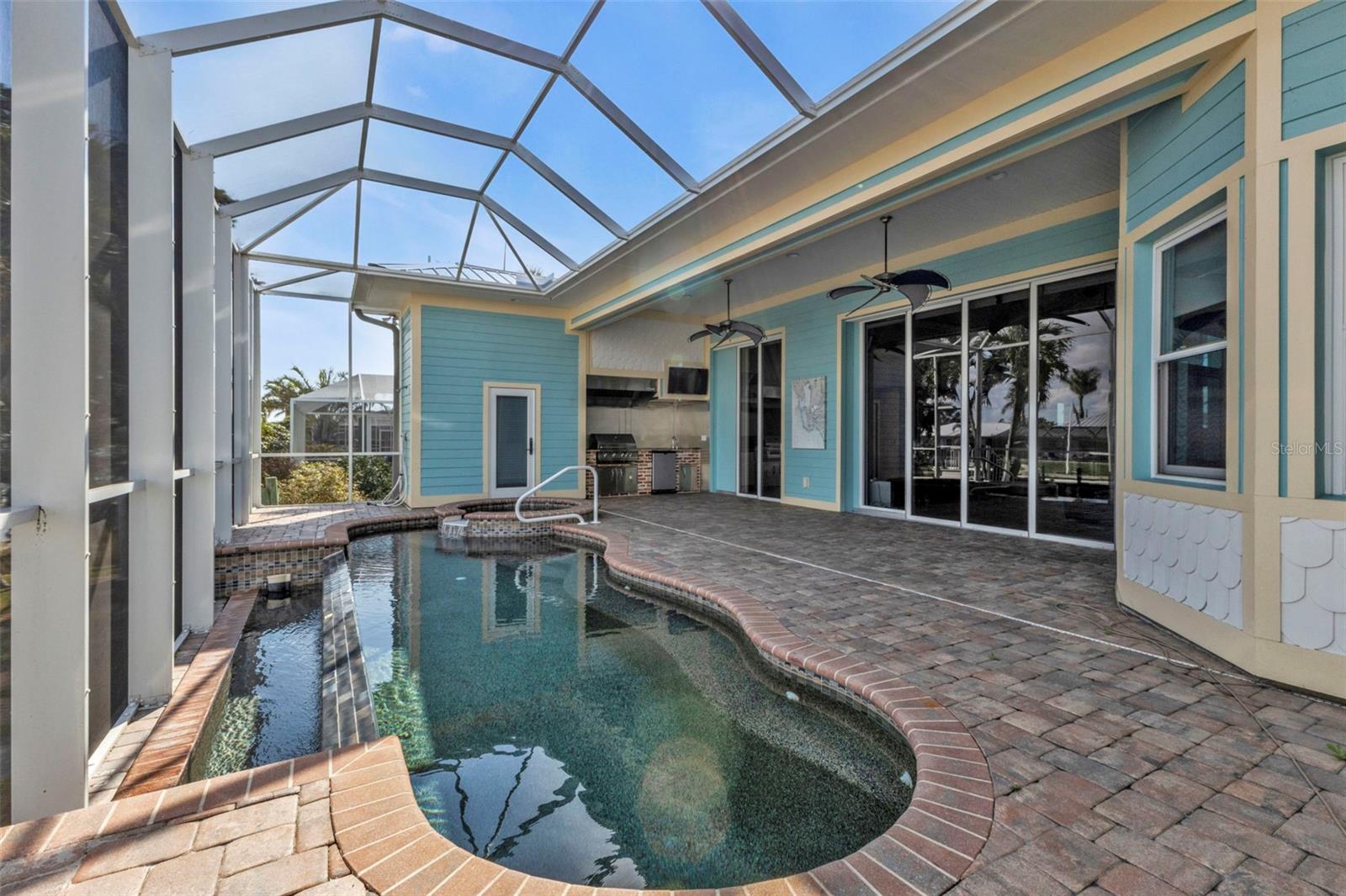 960 Messina Dr Property Photo 56