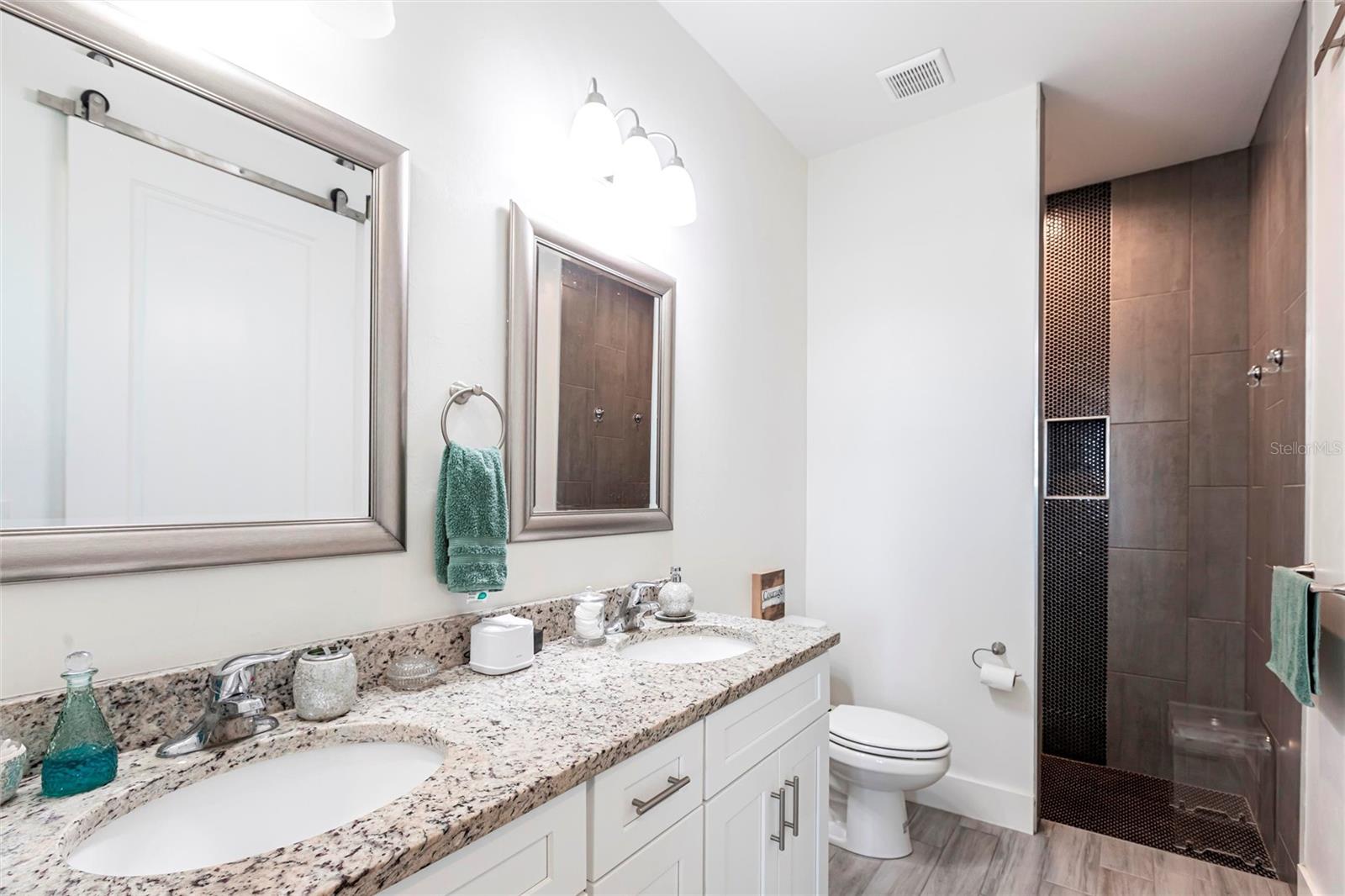 2709 Magdalina Dr #101 -102b Property Photo 32
