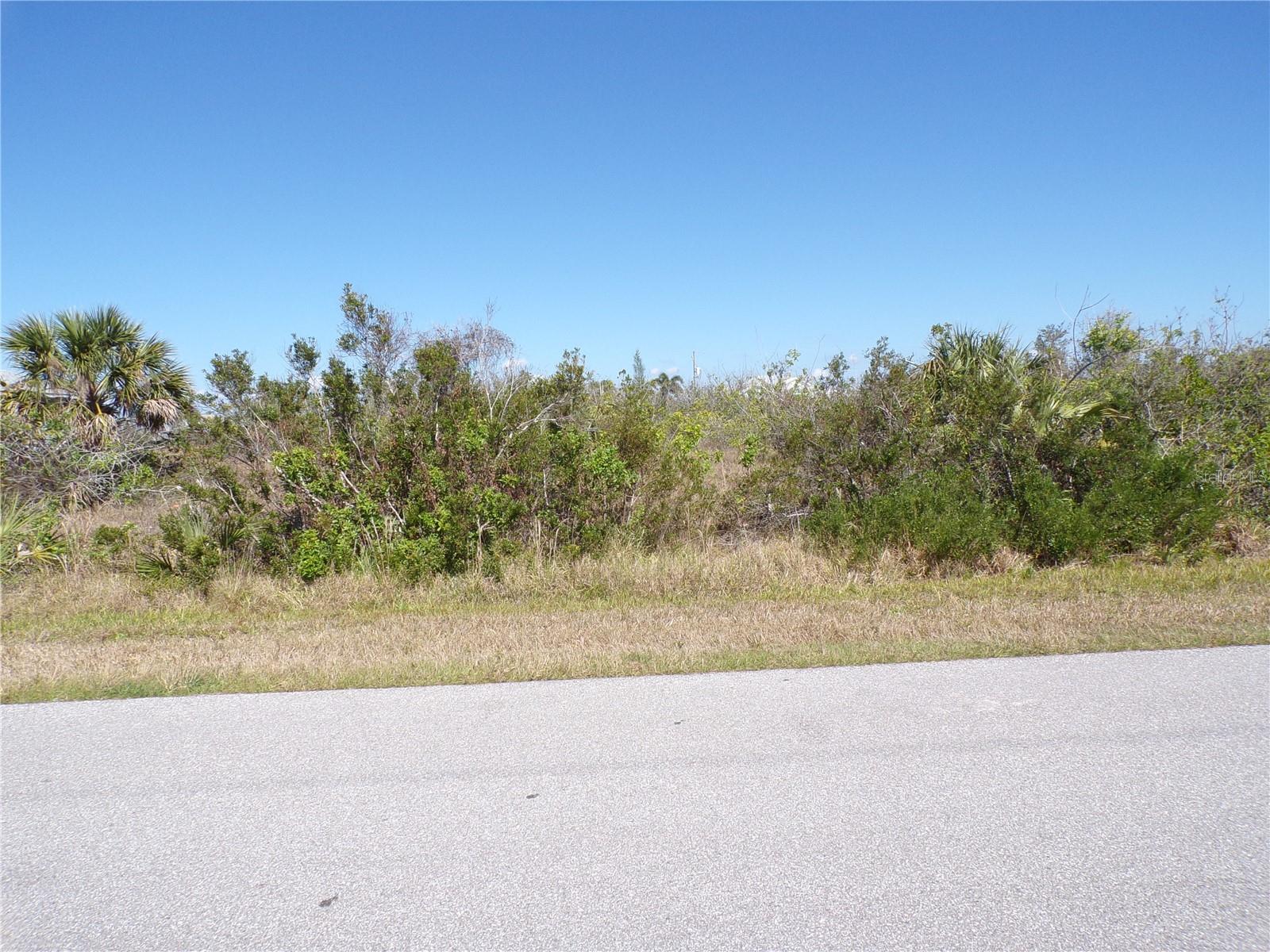 15547 Mccomb Cir Property Photo 2
