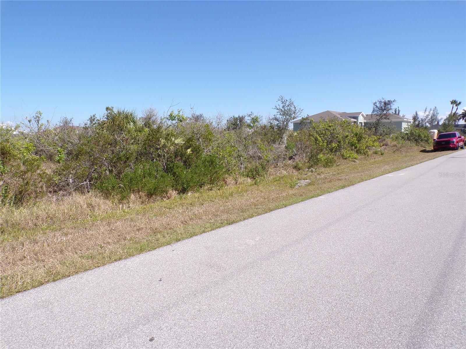 15547 Mccomb Cir Property Photo 4