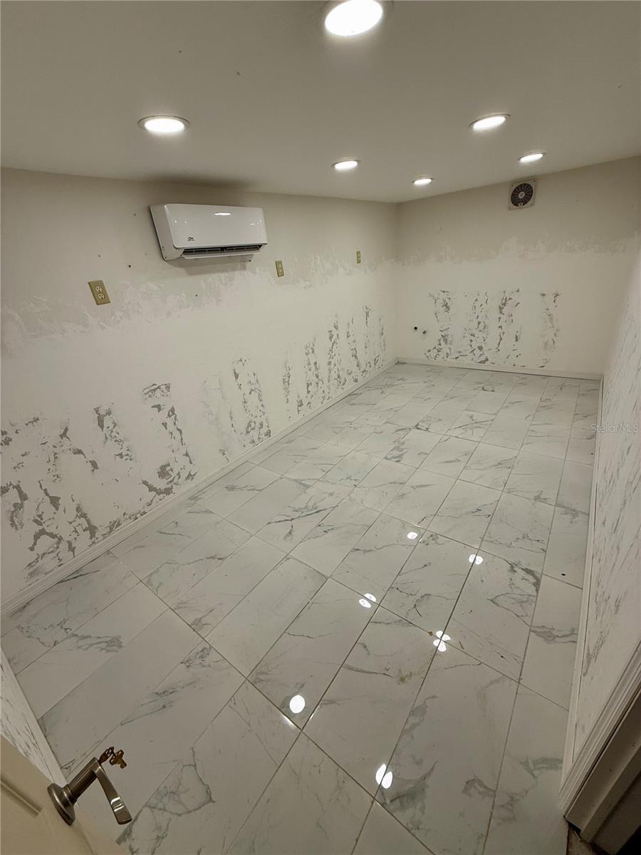 121 E Mckenzie St Property Photo 5