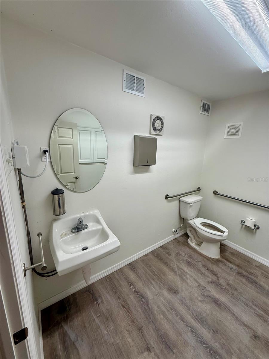 121 E Mckenzie St Property Photo 10