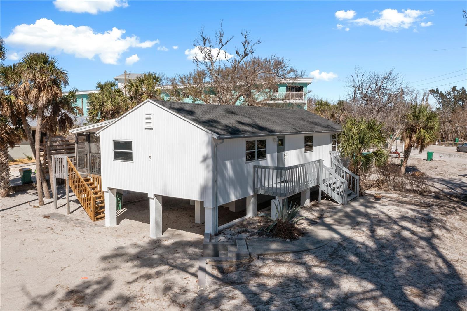 2476 N Beach Rd Property Photo 3
