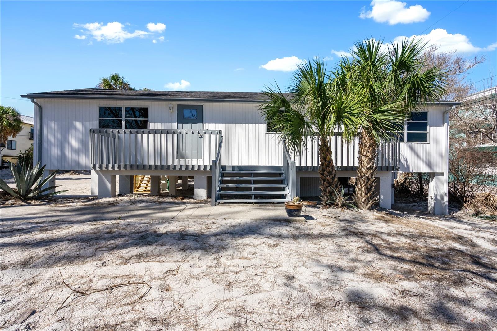 2476 N Beach Rd Property Photo 4