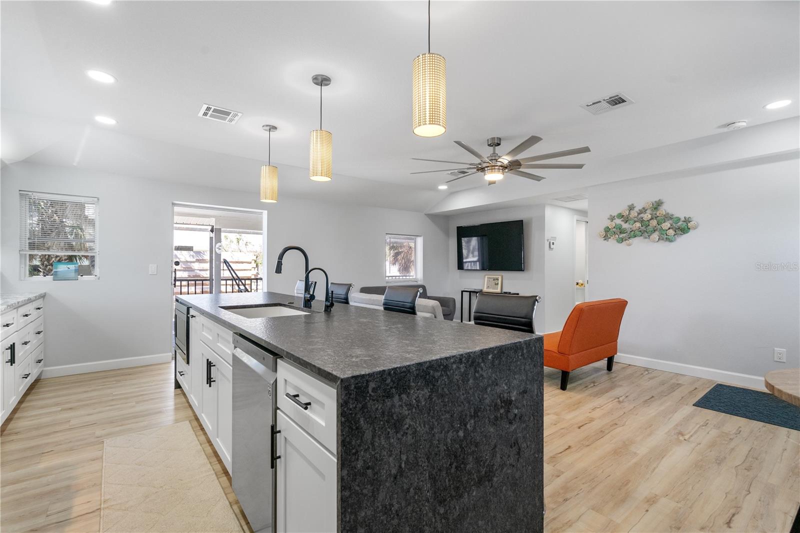 2476 N Beach Rd Property Photo 12