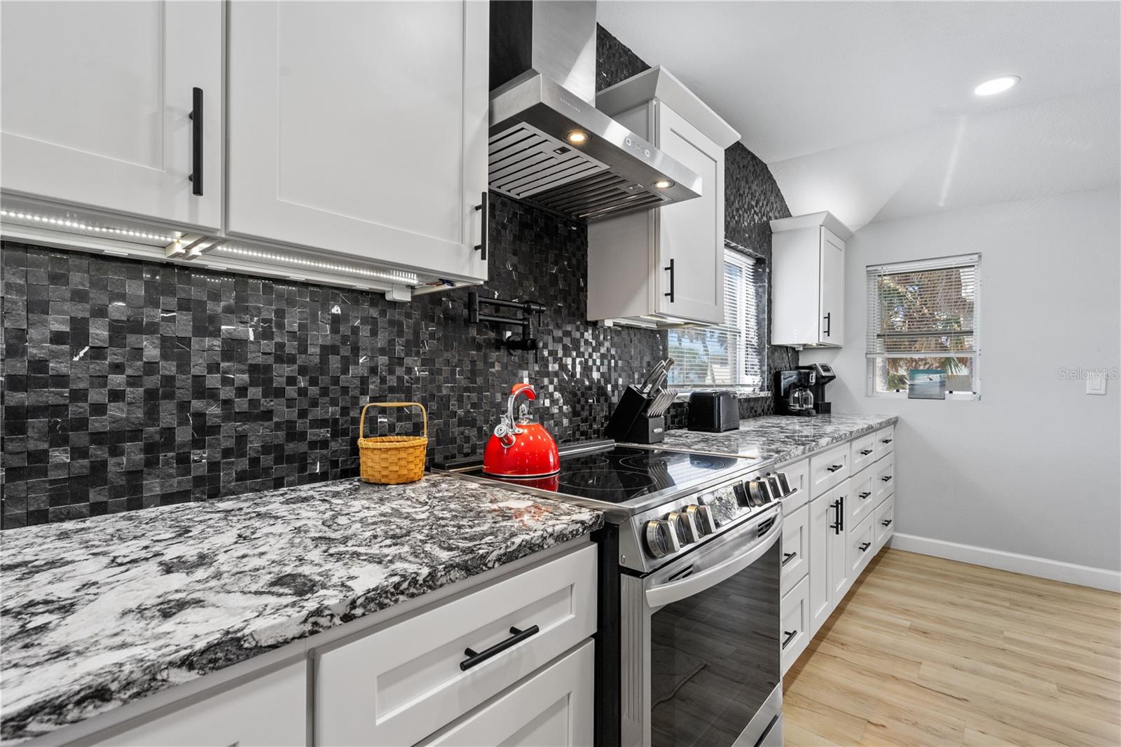 2476 N Beach Rd Property Photo 13
