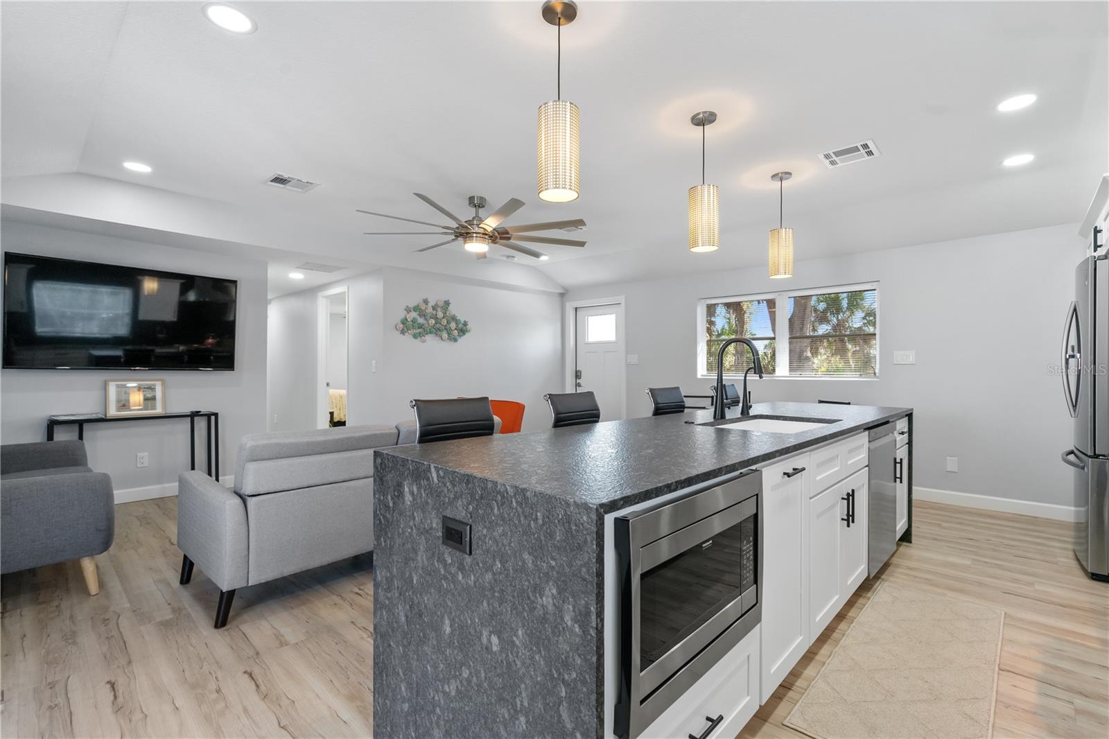 2476 N Beach Rd Property Photo 16