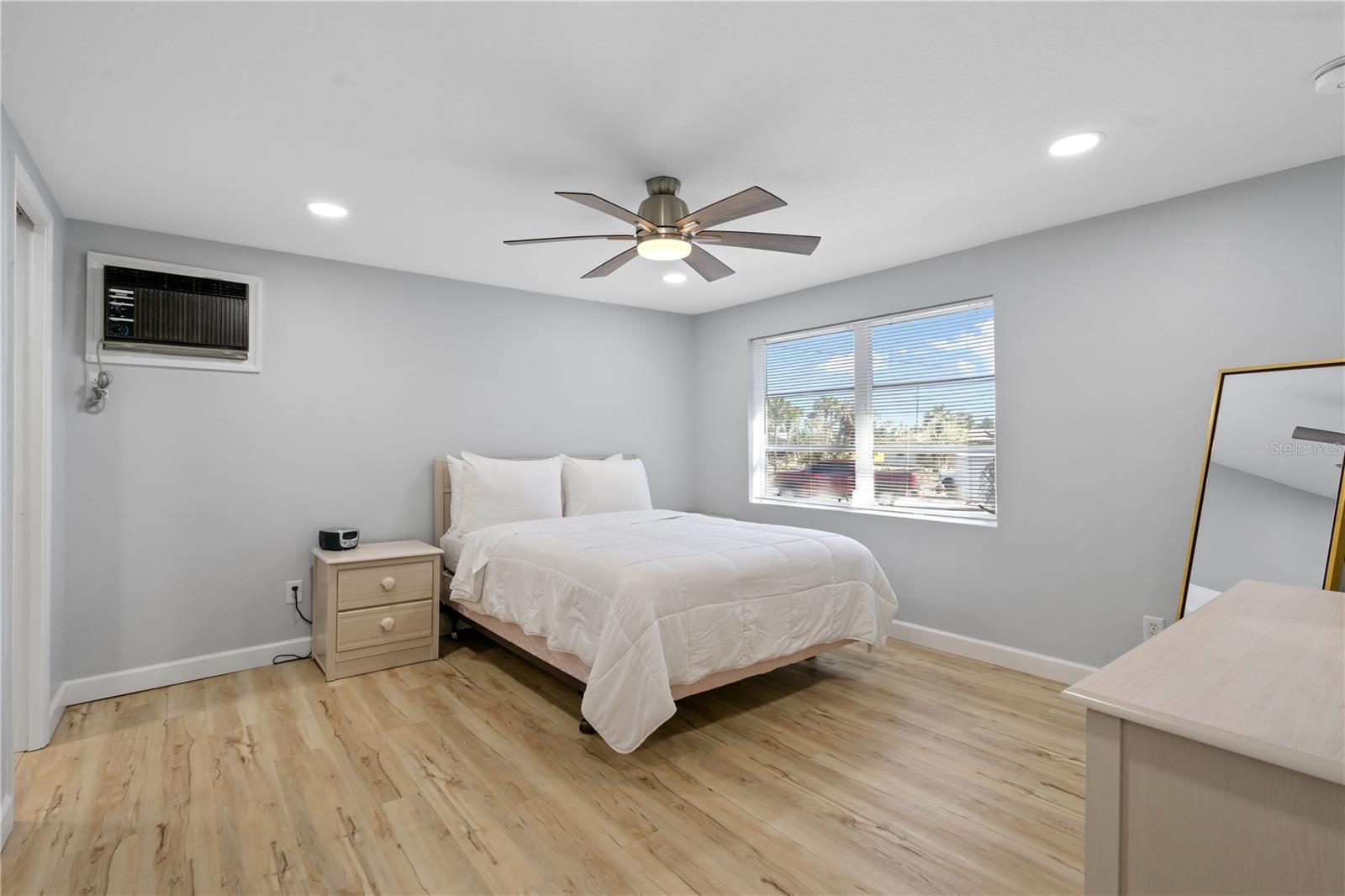 2476 N Beach Rd Property Photo 33
