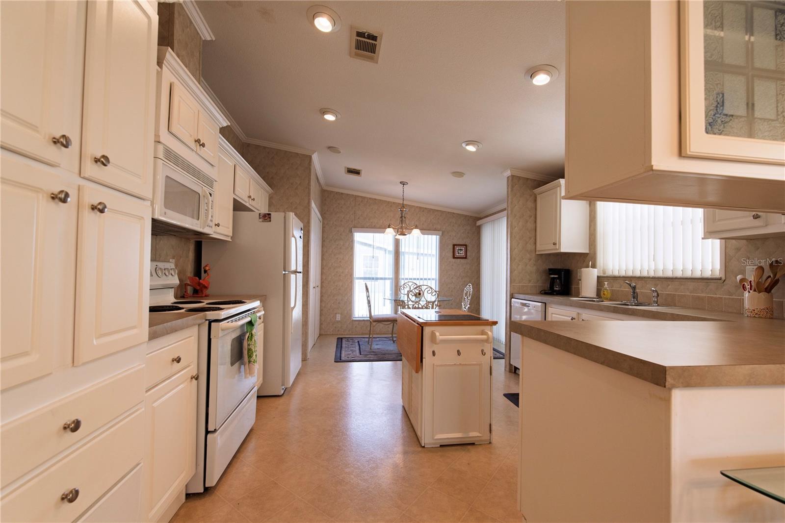 33 Amsterdam Ave Property Photo 5