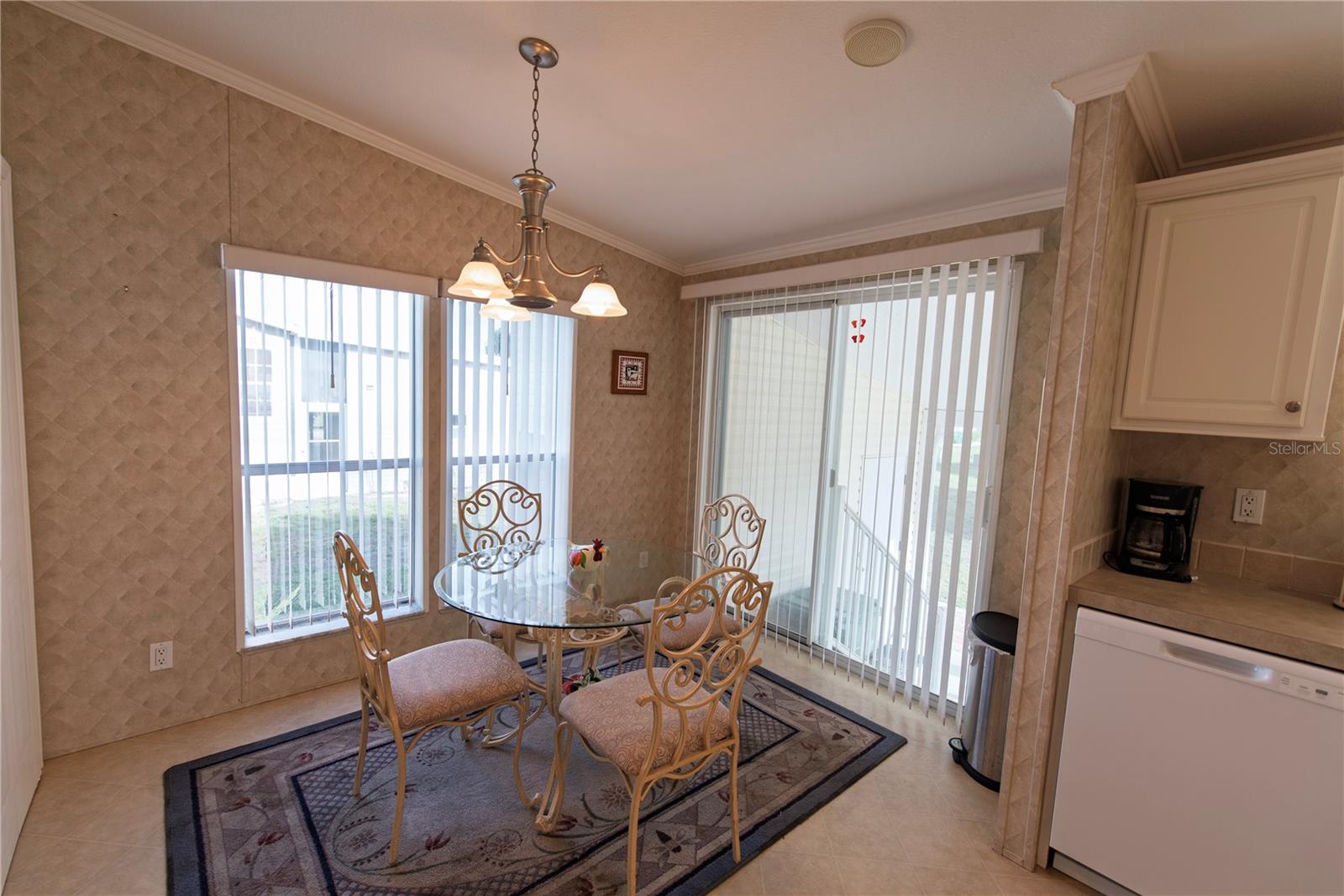 33 Amsterdam Ave Property Photo 9