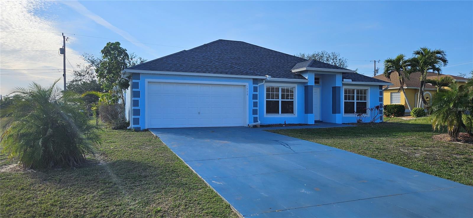 33909 Real Estate Listings Main Image