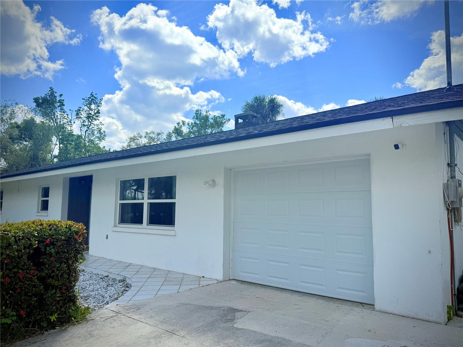 2715 Taylor Rd Property Photo 2