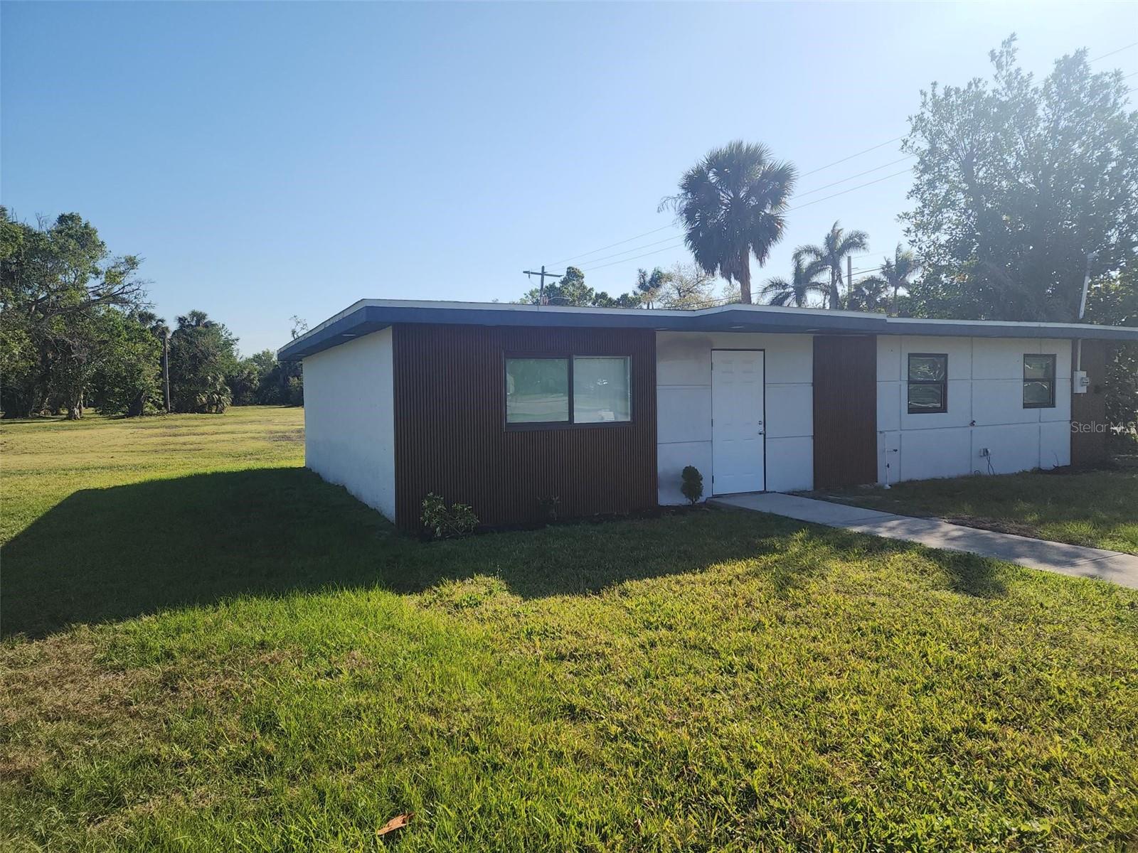 404 Hargreaves Ave Property Photo 2