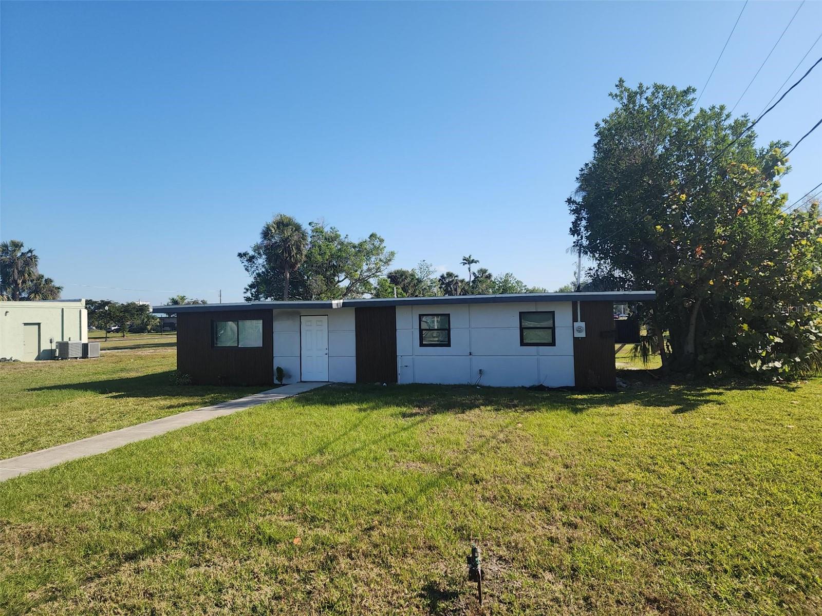 404 Hargreaves Ave Property Photo 4