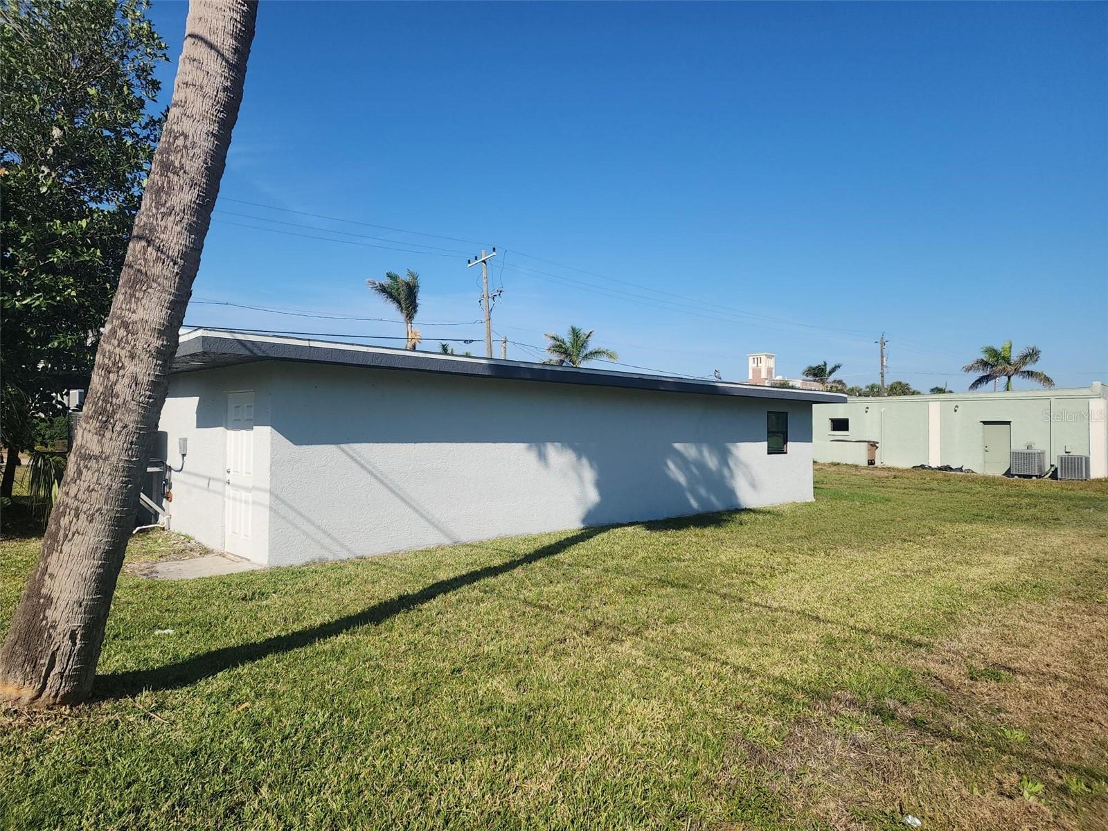 404 Hargreaves Ave Property Photo 6