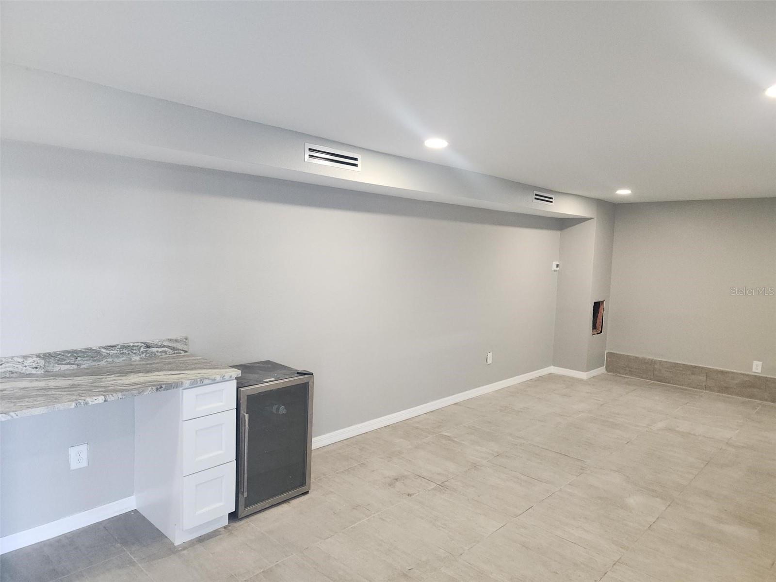 404 Hargreaves Ave Property Photo 7