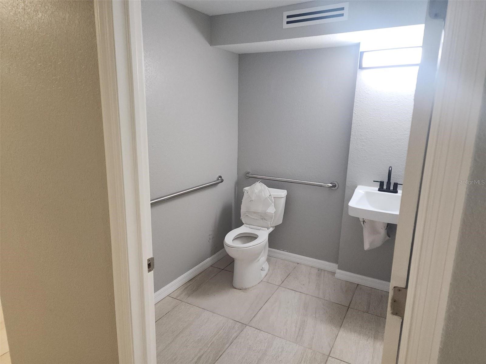 404 Hargreaves Ave Property Photo 11