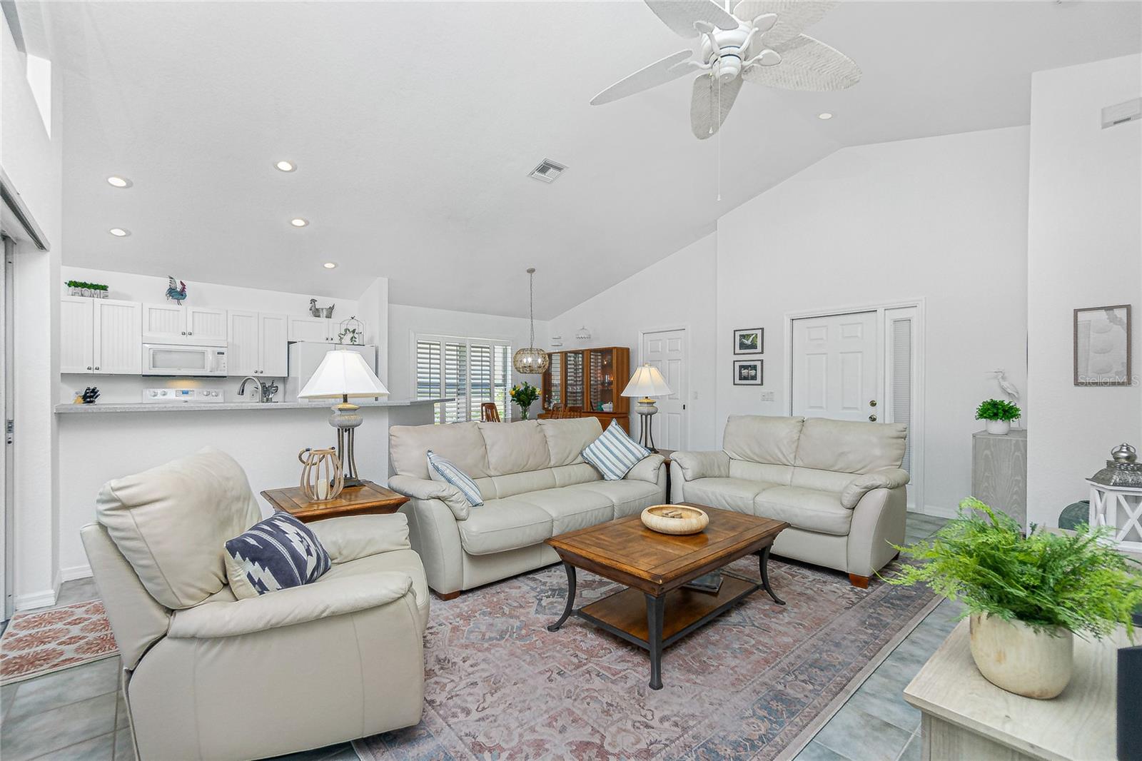 26162 Stillwater Cir Property Photo 8