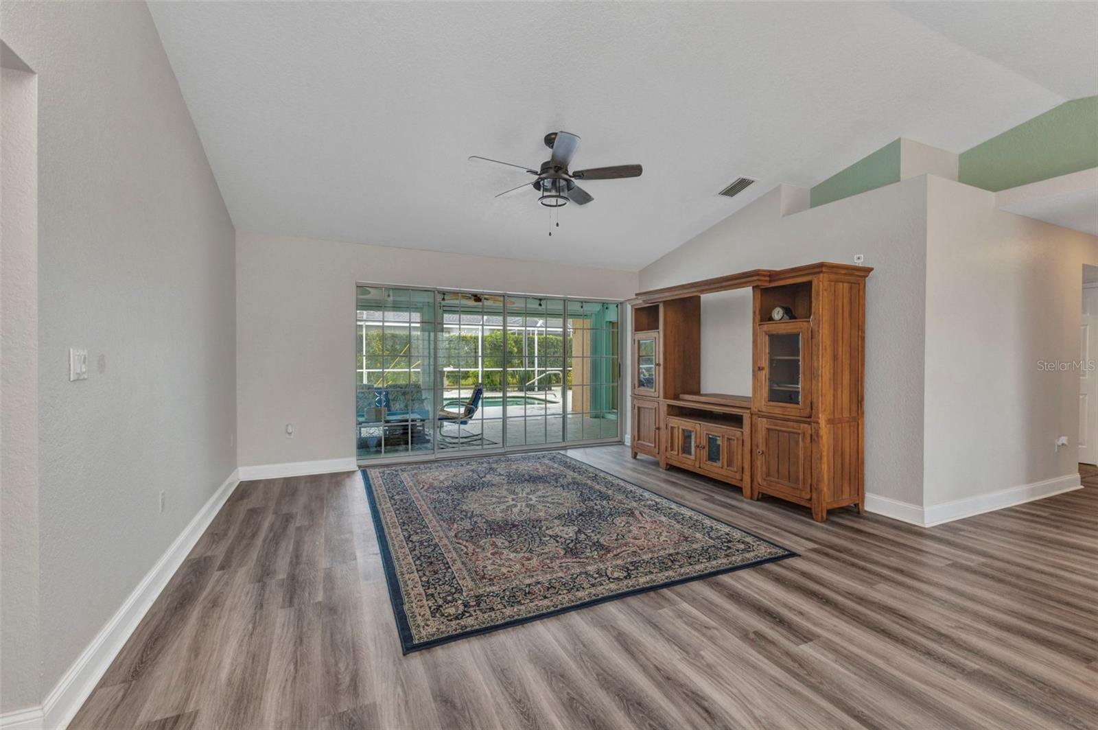 23531 Dunstan Ave Property Photo 3