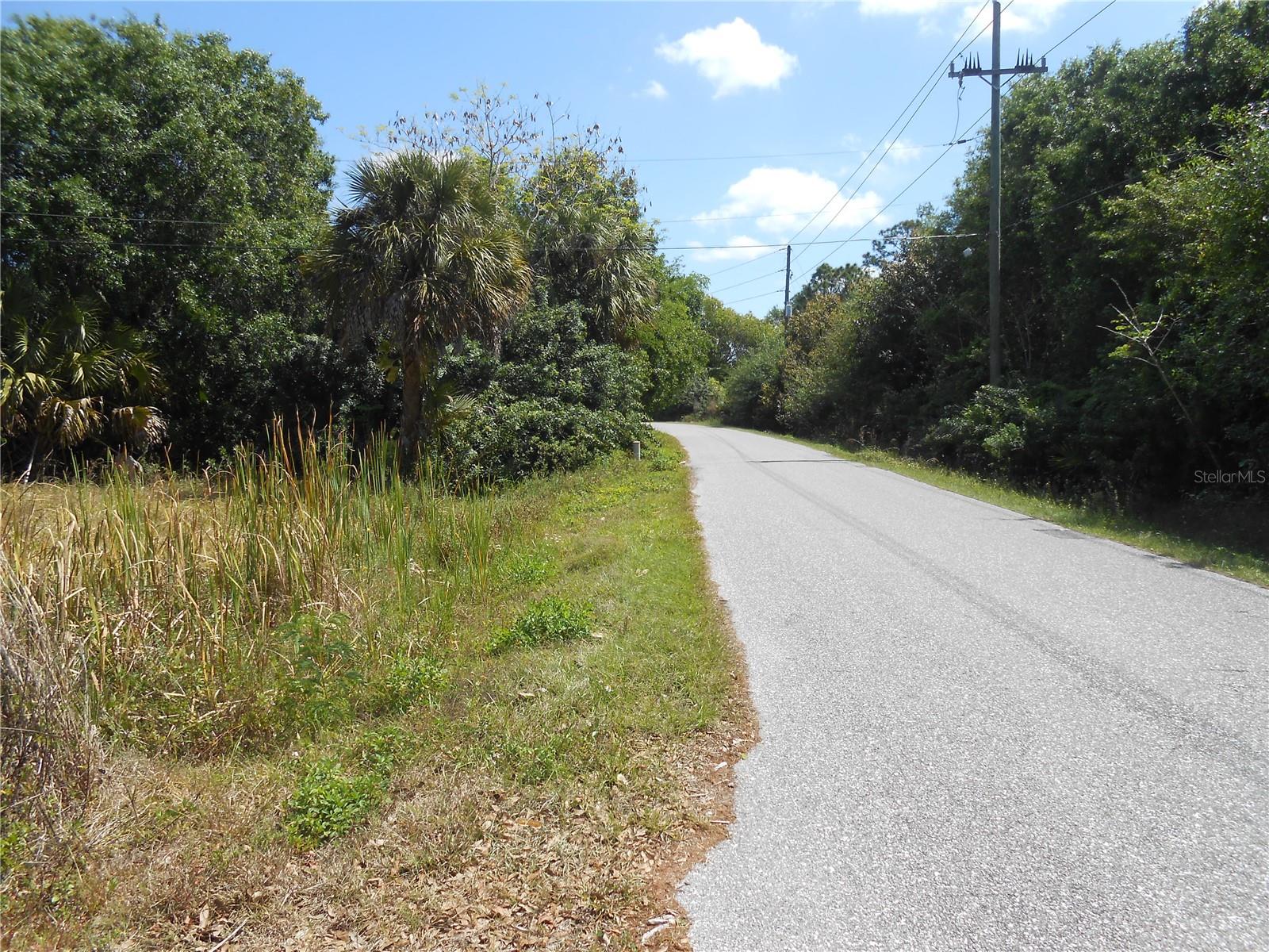 25480 Dundee Rd Property Photo 2