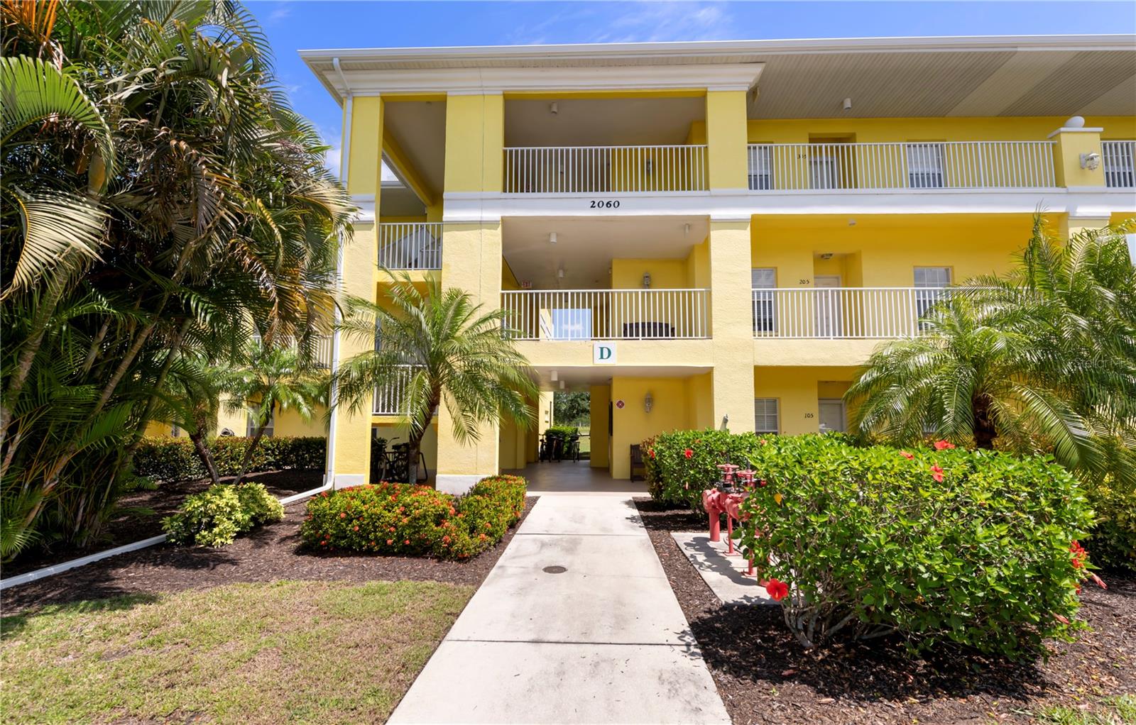 2060 WILLOW HAMMOCK CIR #207 Property Photo 1