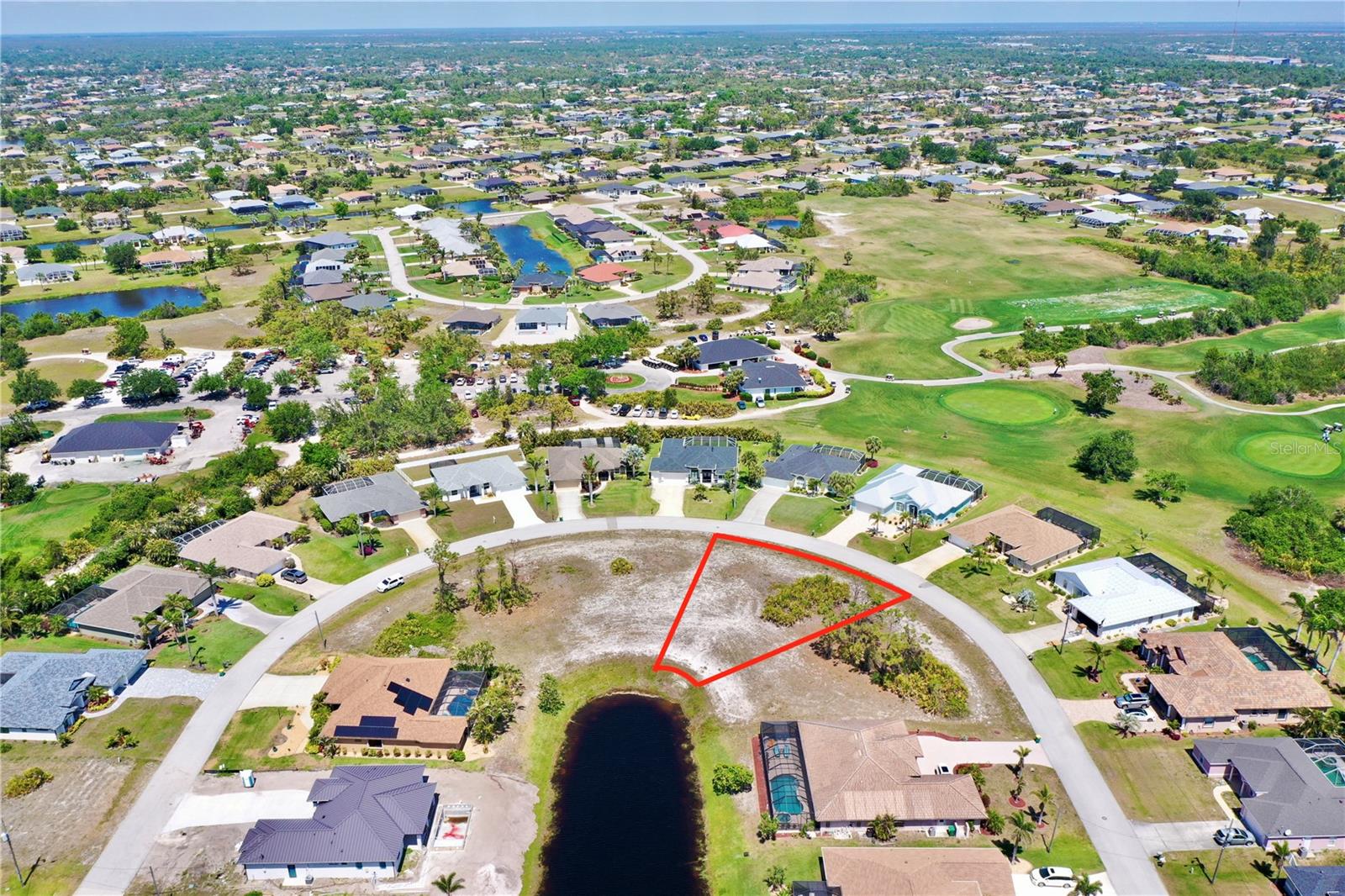 13 Medalist Way Property Photo 4