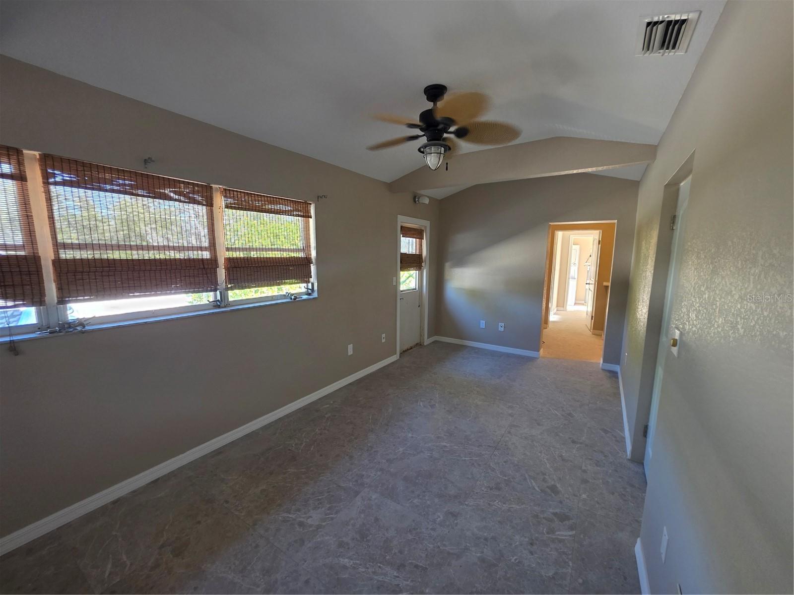725 Patty Ave #a Property Photo 9
