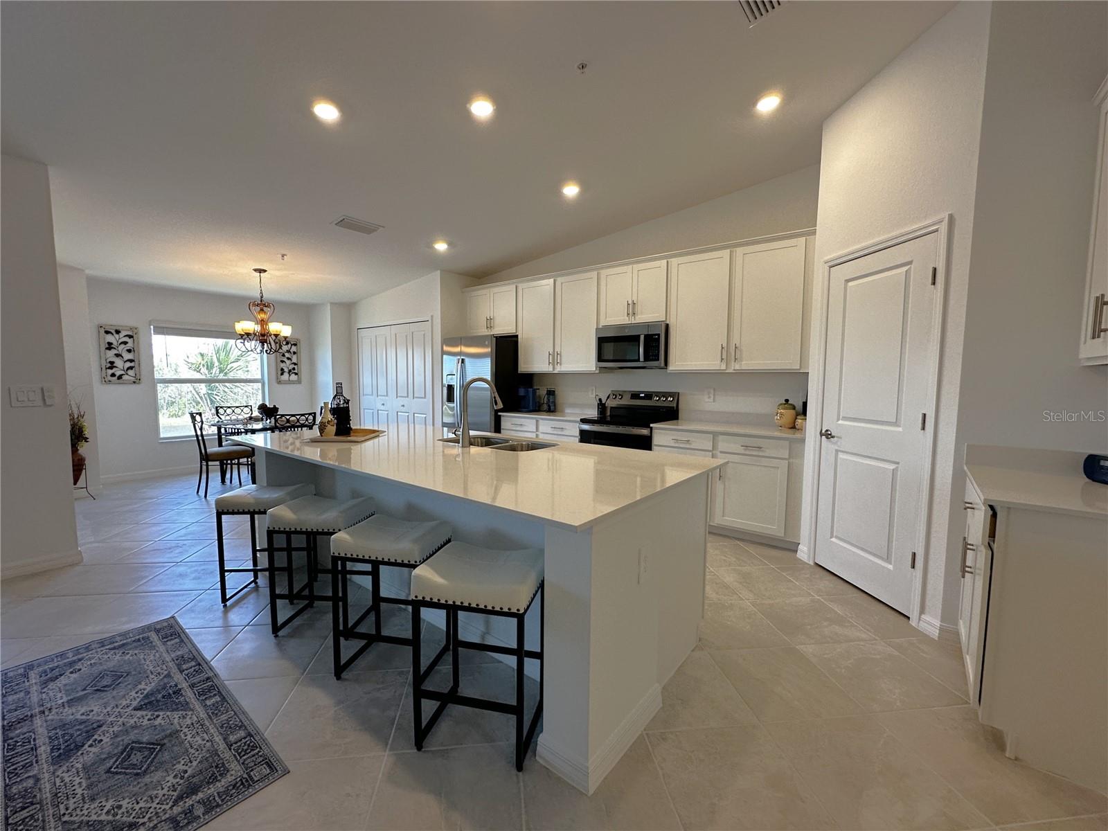 14241 Heritage Landing Blvd #1823 Property Photo 4