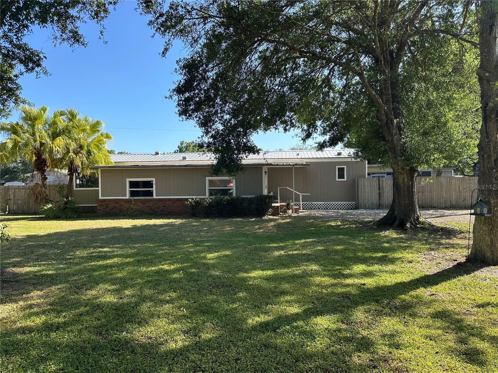 1501 Se Plum Dr Property Photo 1